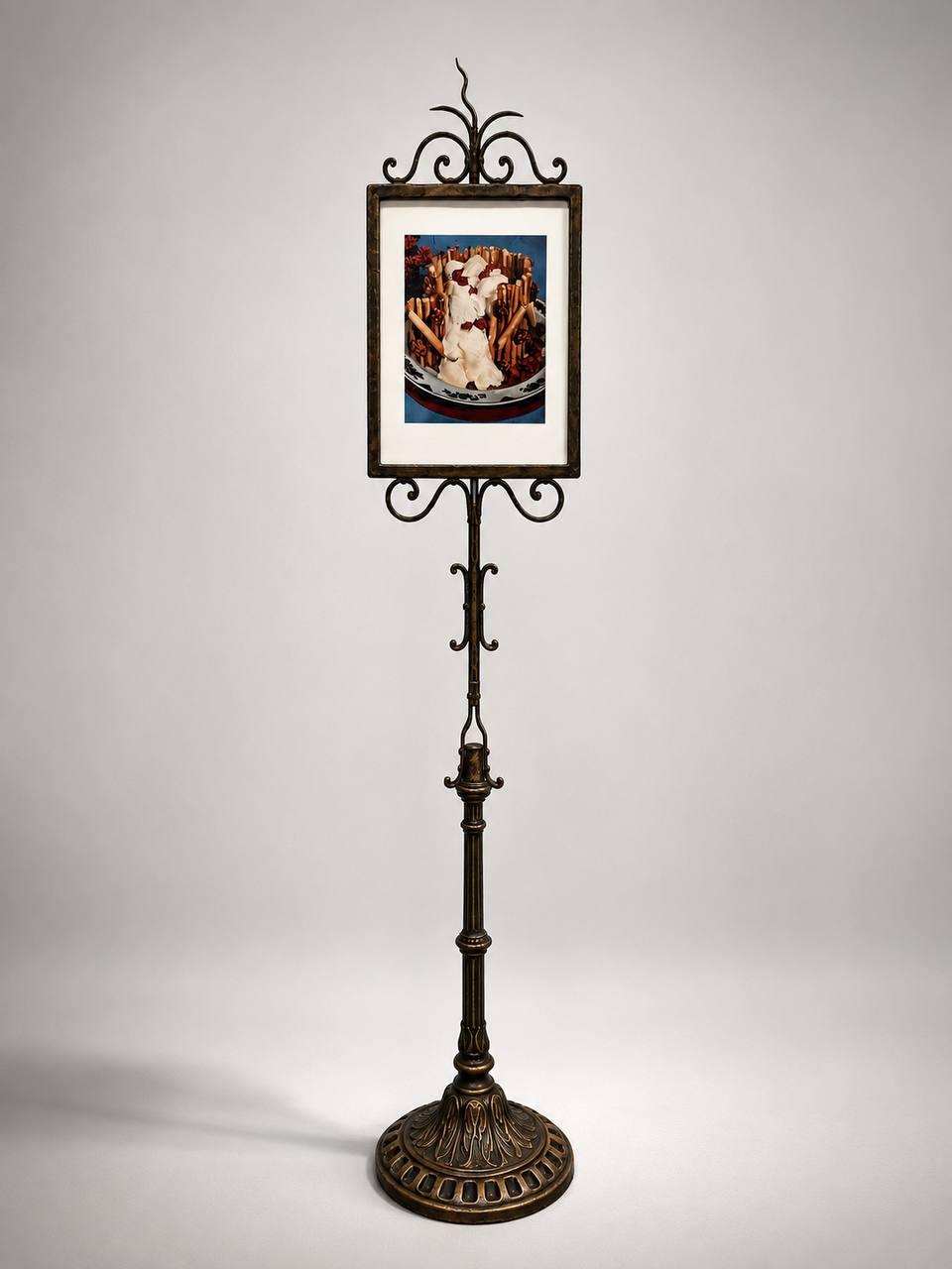 Raymond Hains, Porte-Menu, 2005, sculpture en bronze.