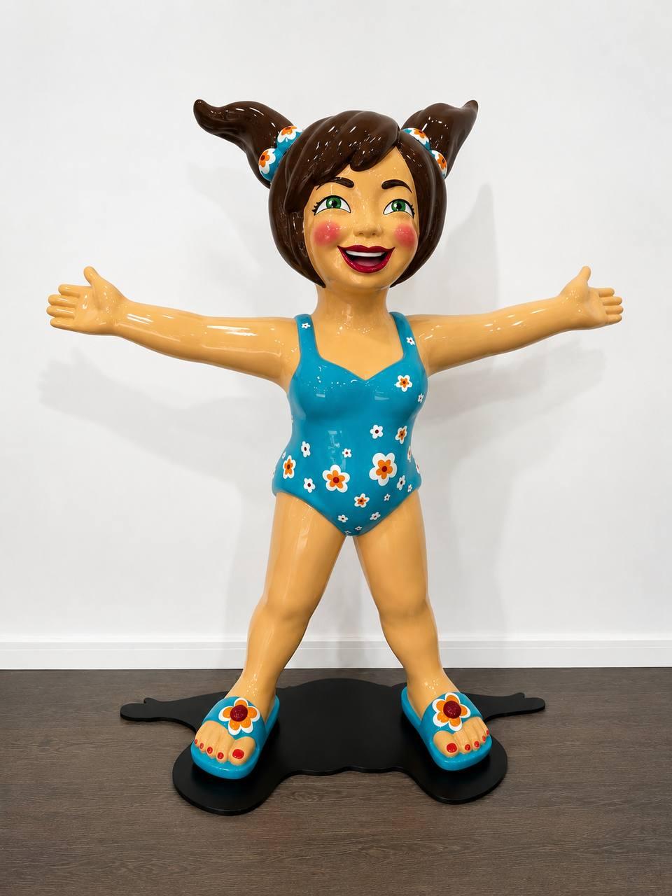 Youn Cho, Ready, version bleue, 2022, peinture époxy sur résine en fibre de verre, 150 cm.
